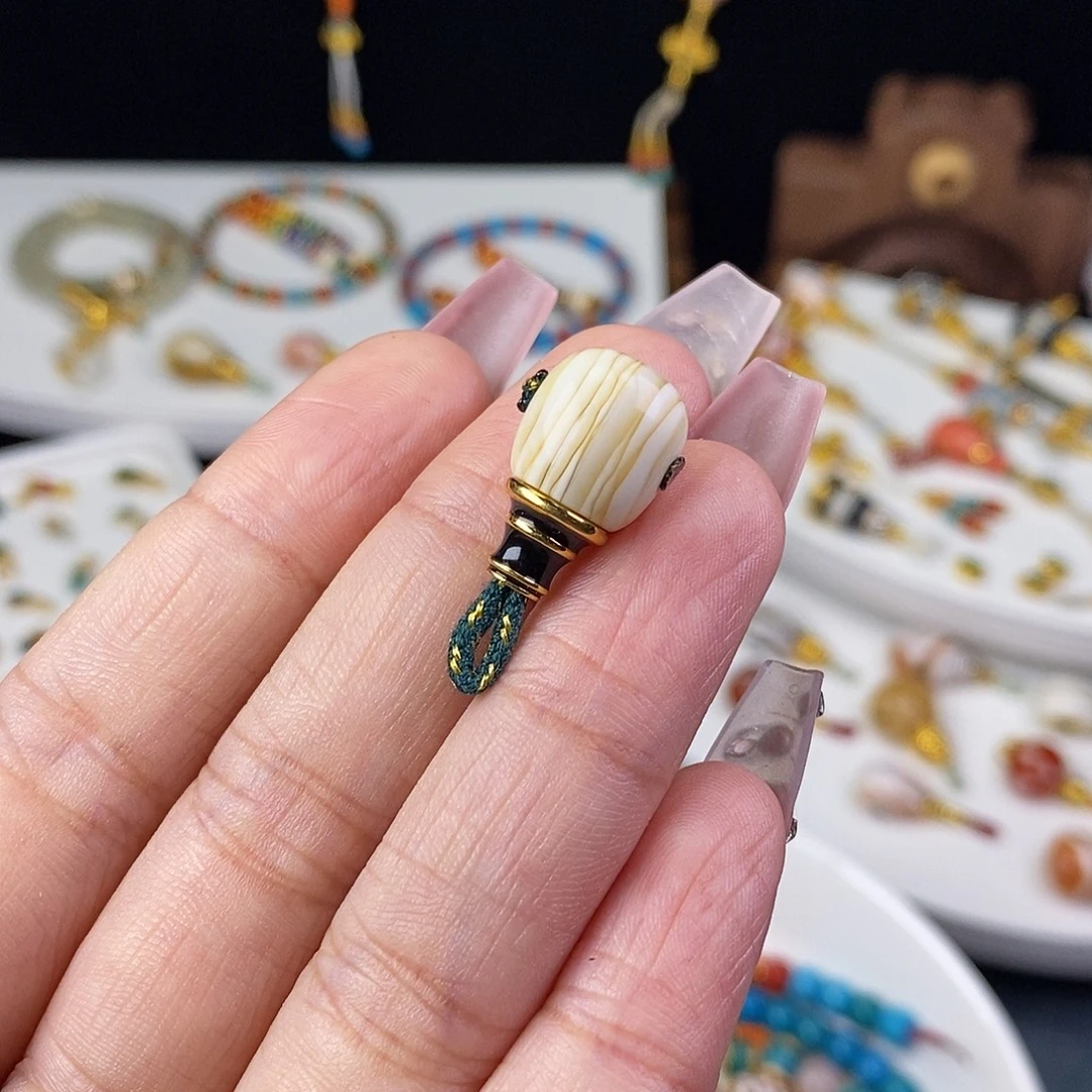 玛瑙/玉髓18K金镶嵌颈饰对孔10.8