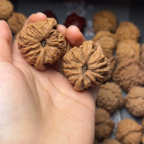 问***一吊坠文玩核桃南疆石