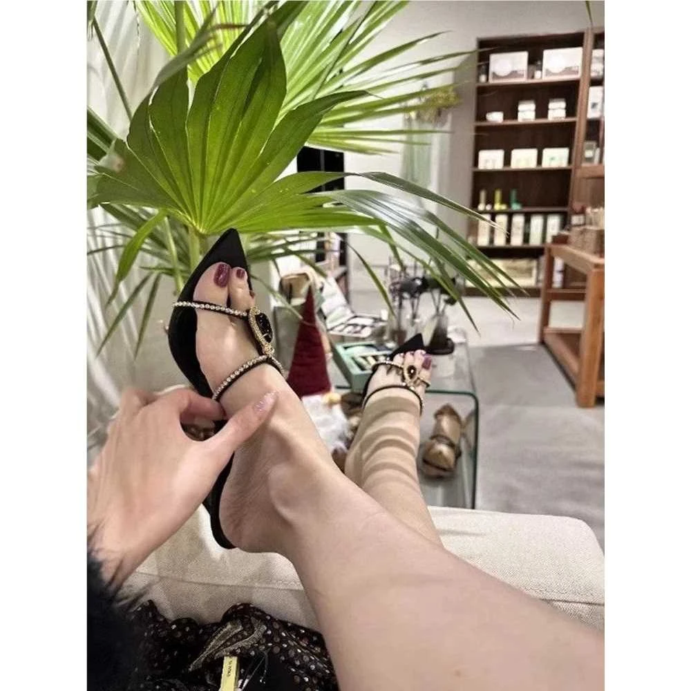 2025夏季新款宝石尖头细跟凉鞋女露趾一字带水钻拖鞋外穿高级感