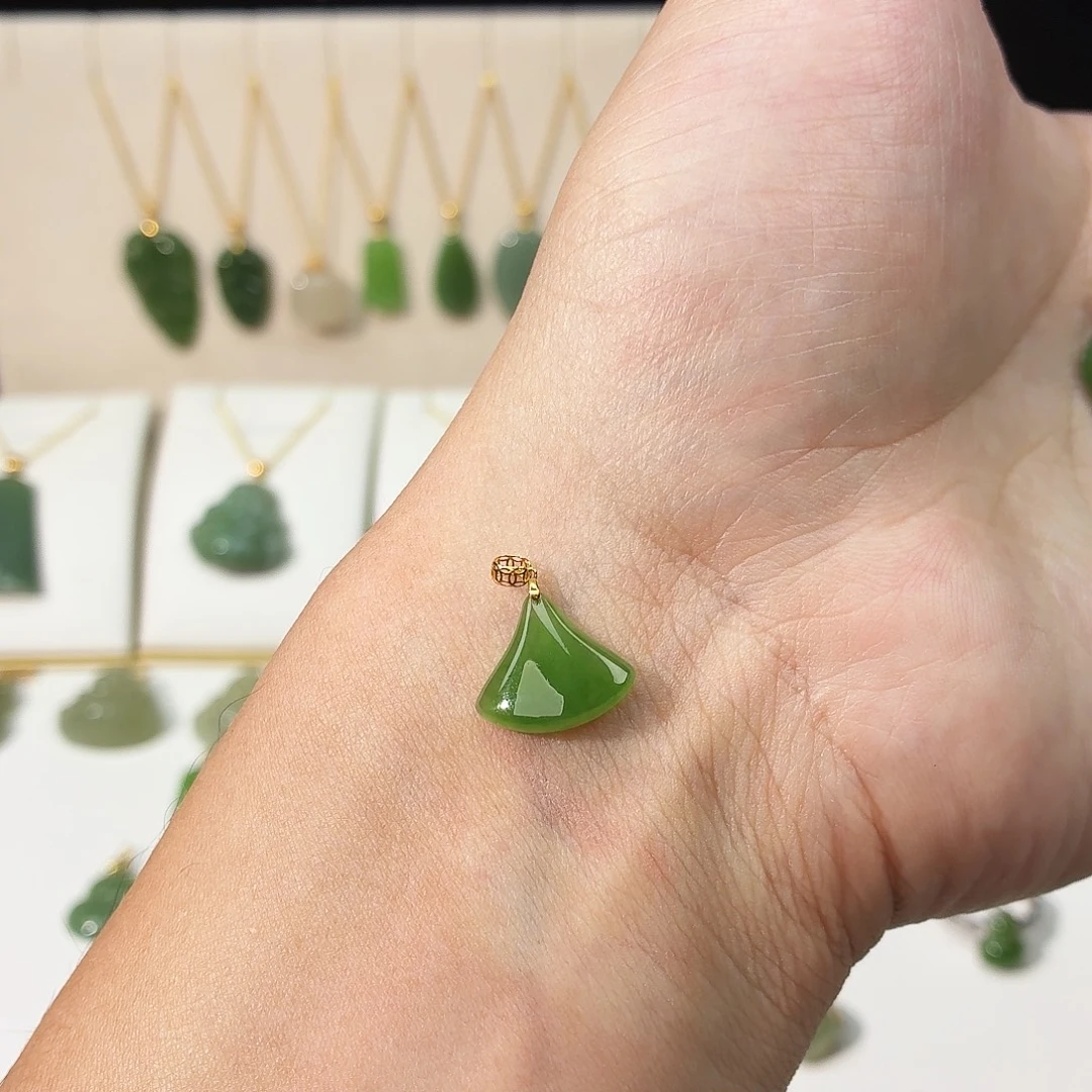 晨***和田玉（碧玉）18K金镶嵌吊坠(赠链)