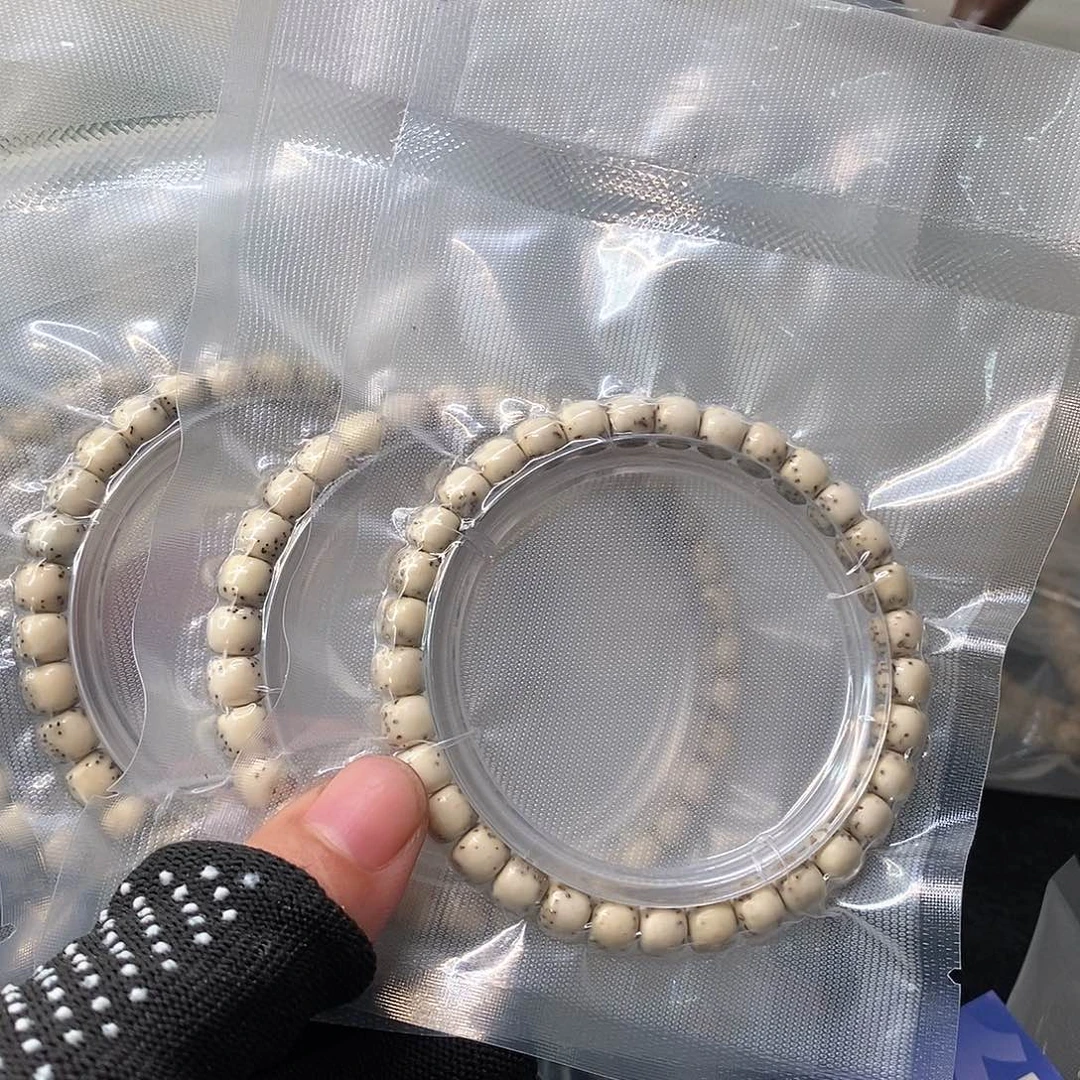 敢***敢星月菩提吊坠石玉河豚7*6单4条