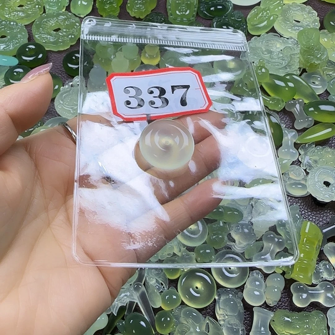 哎***喂蛇纹石玉未镶嵌岫玉吊坠