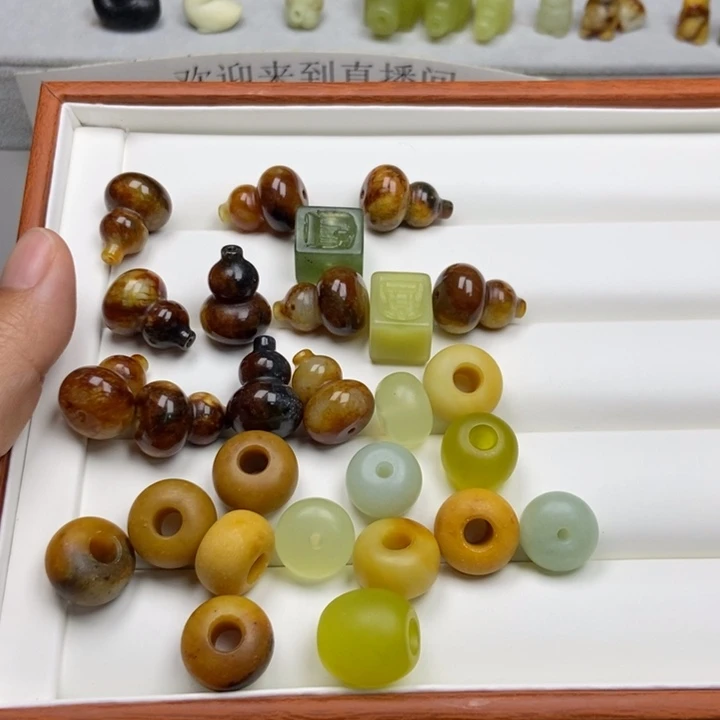 蛇纹石玉未镶嵌颈饰C****e