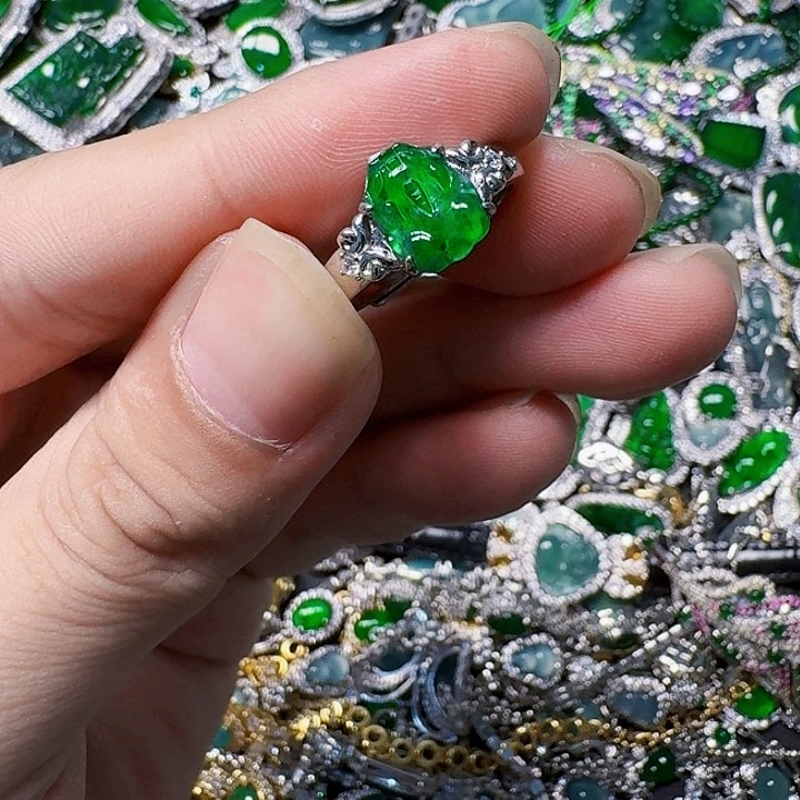 翡翠颈饰未镶嵌天然A货翡翠放漏