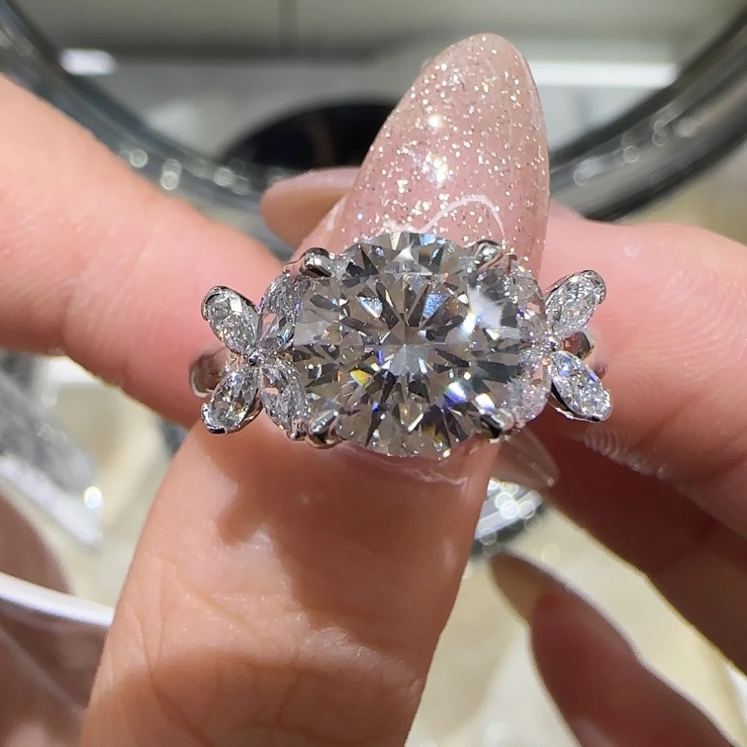 铂Pt950镶嵌实验室培育钻石双蝶戒指2卡