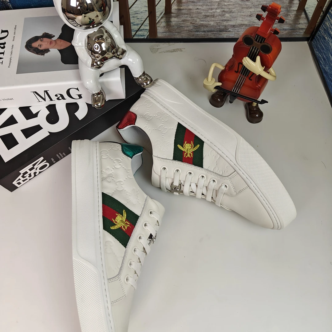 WD小蜜蜂刺绣板鞋板鞋圆头低帮鞋子印花皮男鞋百搭潮流时尚休闲鞋