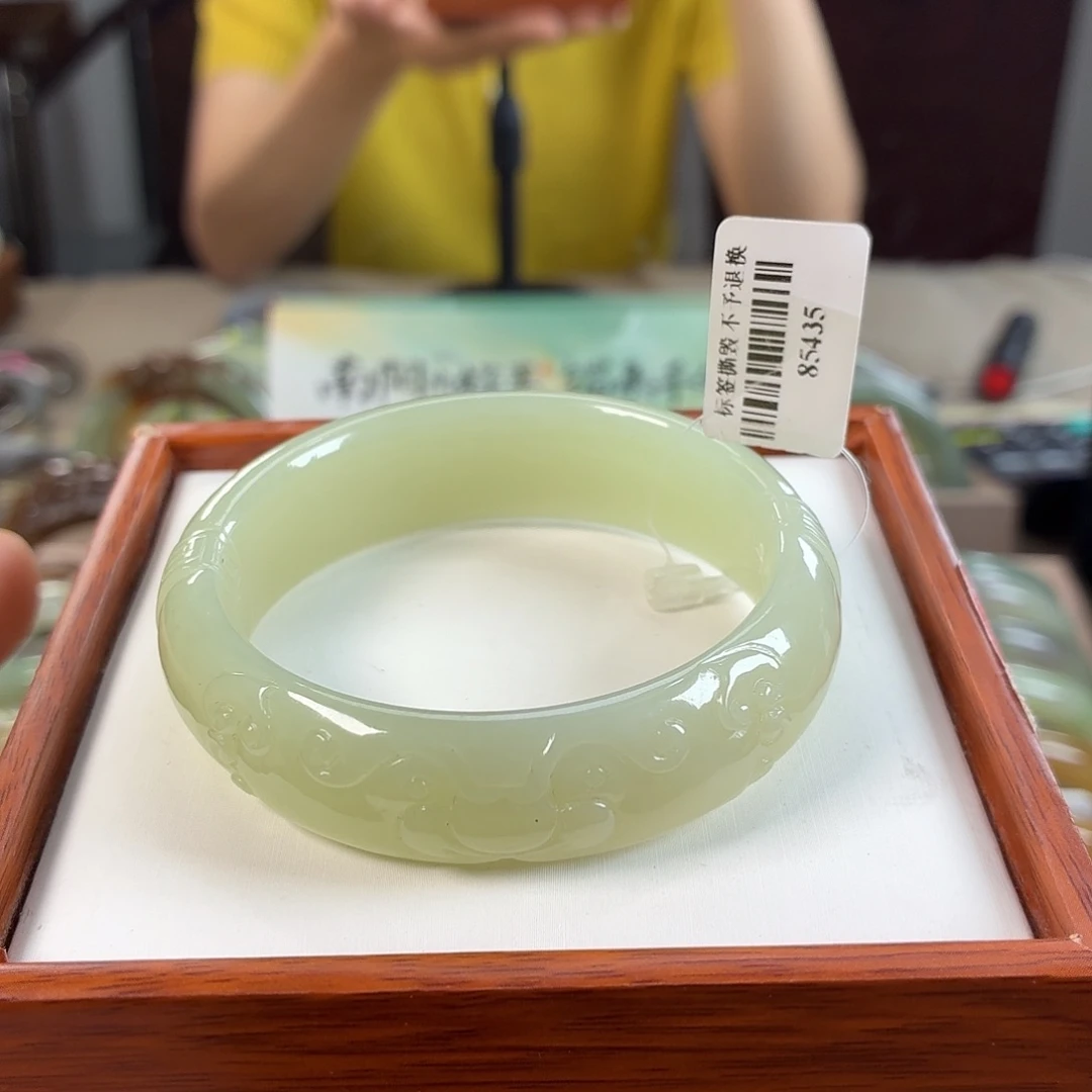 和田玉手镯未镶嵌3。  53/54