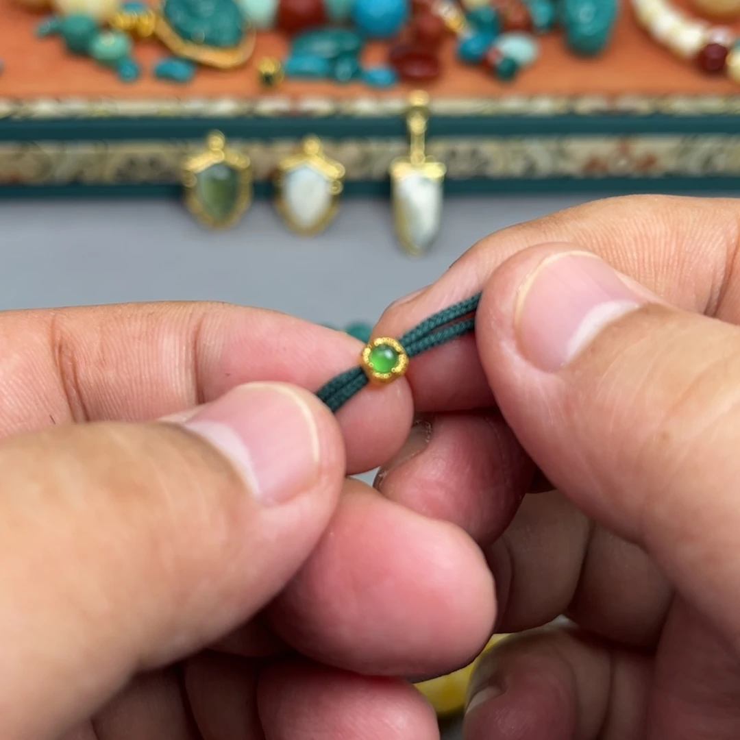 翡翠未镶嵌颈饰看了可口可乐了