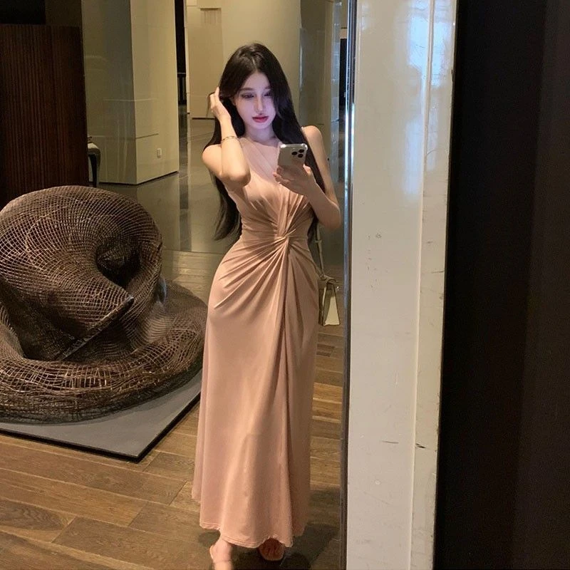 法式名媛风扭结V领无袖连衣裙女夏季设计感褶皱收腰修身包臀长裙