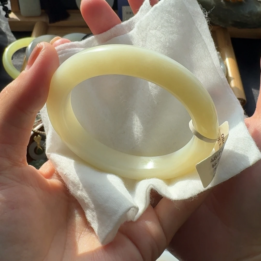 和田玉未镶嵌手镯