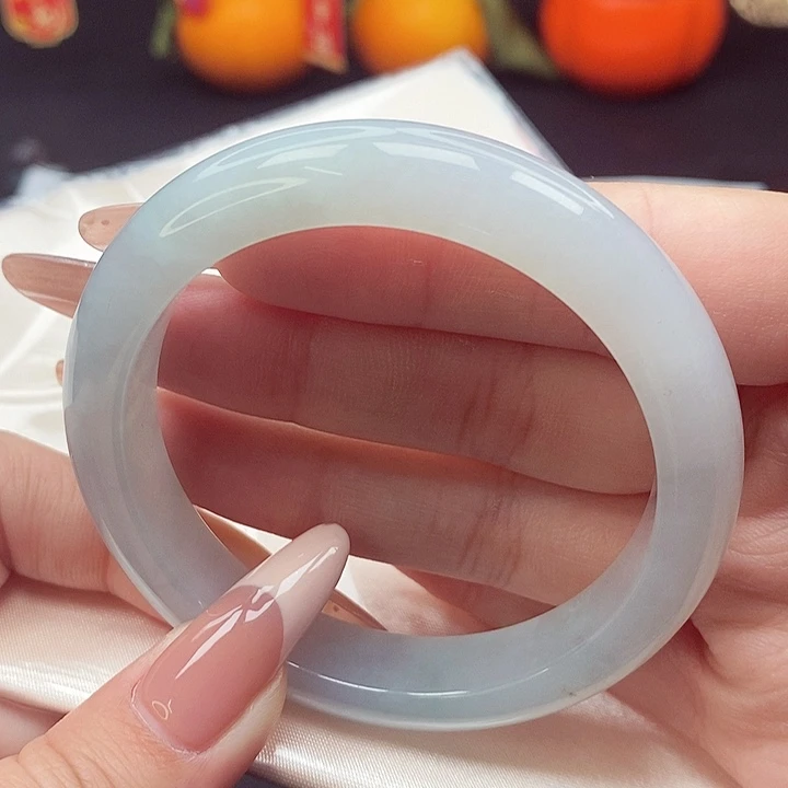 翡翠手镯未镶嵌54圈