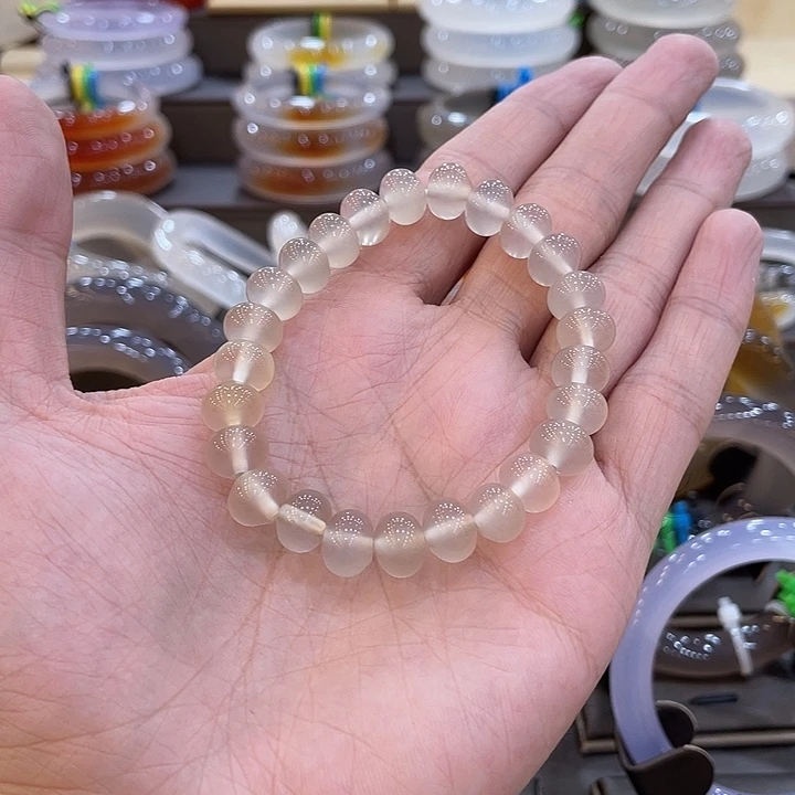 熊****玛瑙/玉髓手串未镶嵌