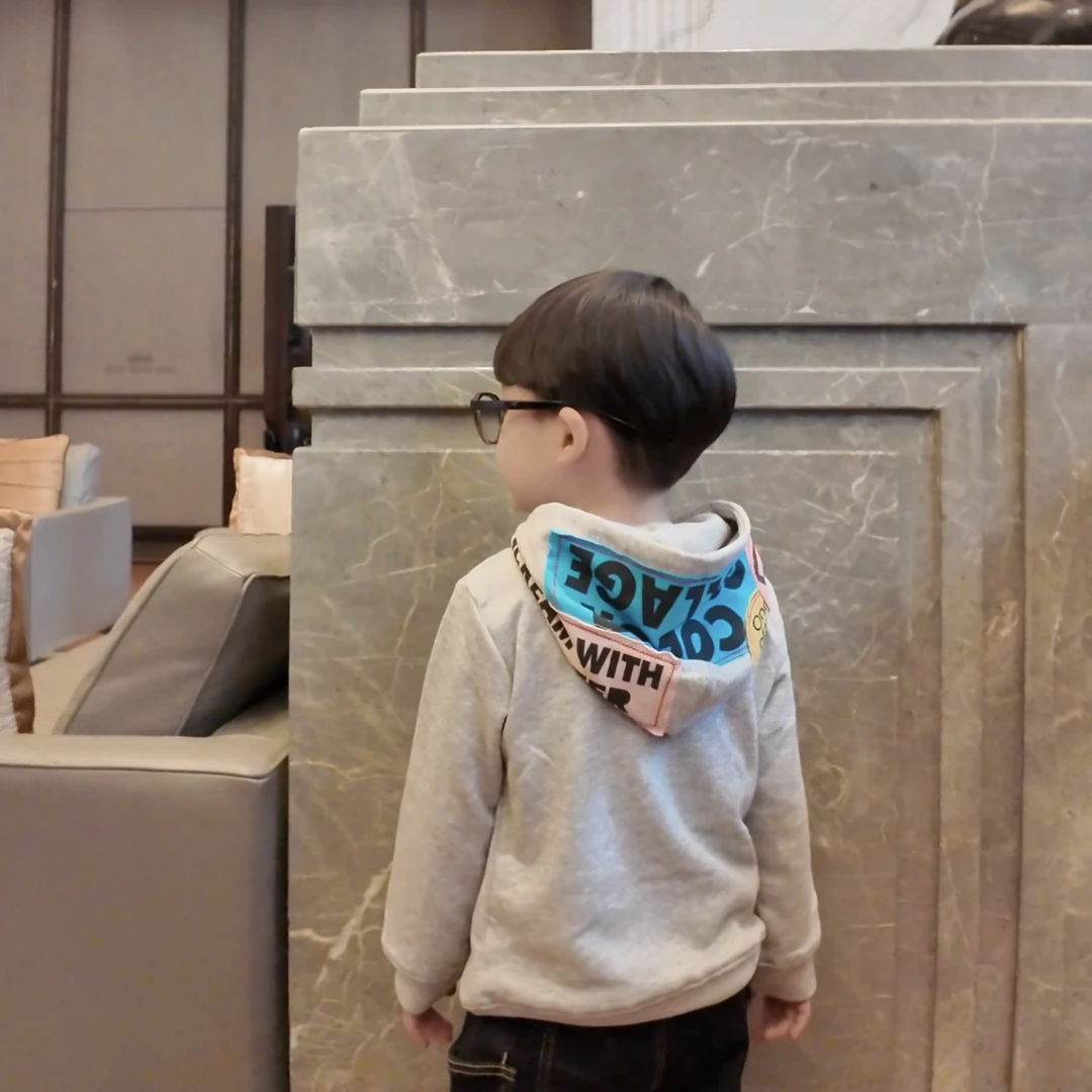 现「思元定制」现25573儿童gc贴布绣修身连帽卫衣