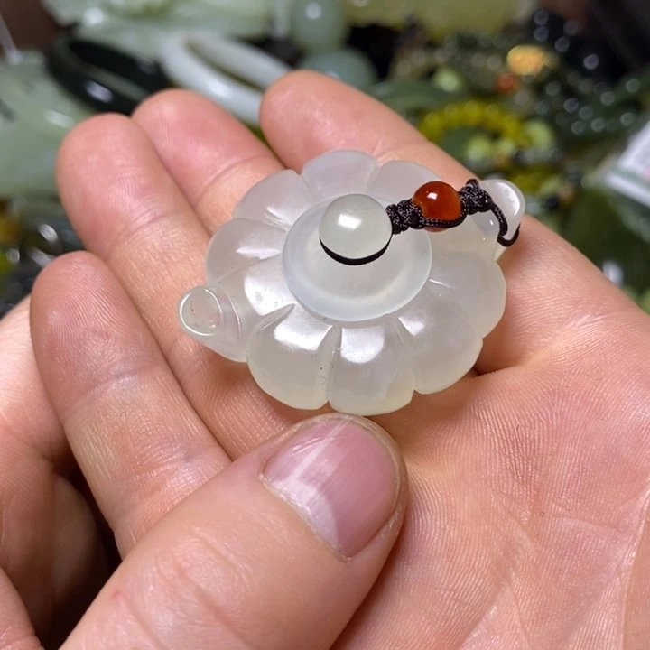 岫玉未镶嵌岫玉颈饰水****?