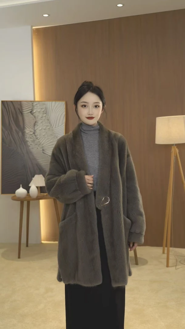 【新款上新】新款紫金短一皇冠水貂皮草V领外套女复古