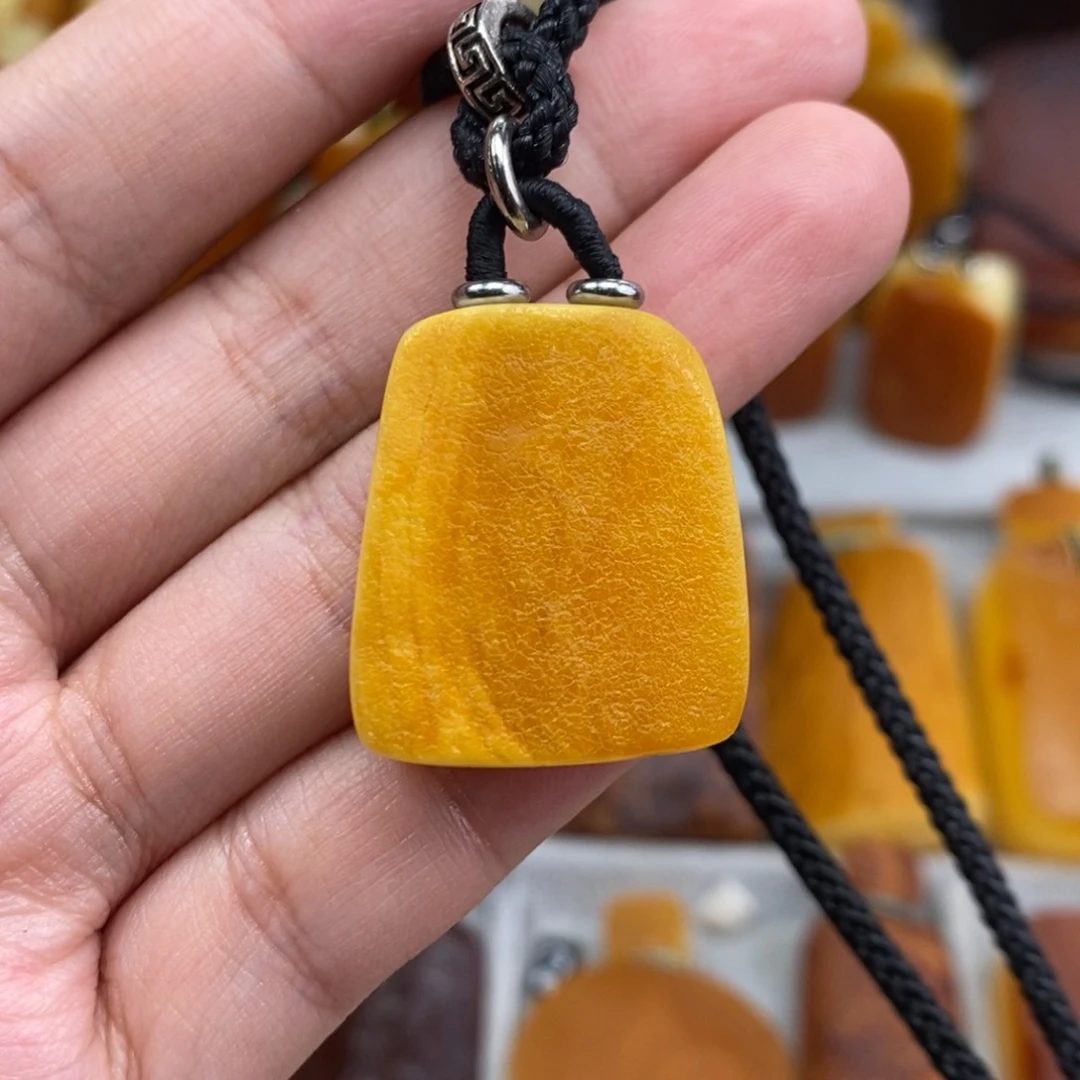 琥珀吊坠(赠链)未镶嵌