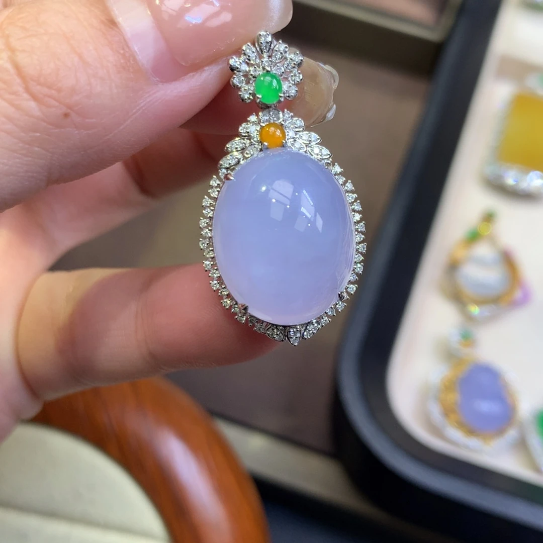 翡翠18K金镶嵌颈饰