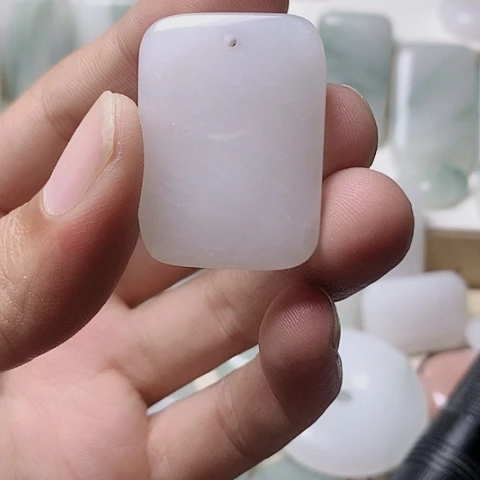 石英质玉未镶嵌吊坠(赠链)