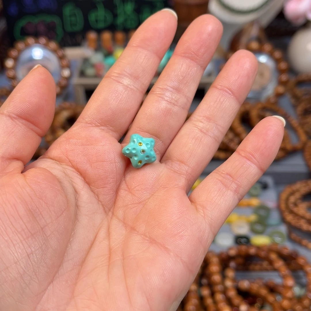 果皮帕***蓝配饰一颗星星