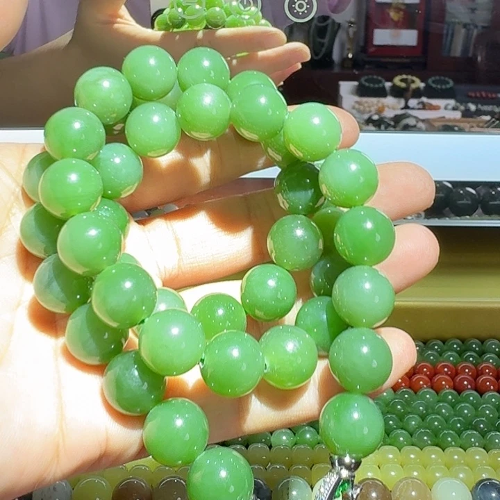 颈饰未镶嵌和田玉粉阳绿卡12
