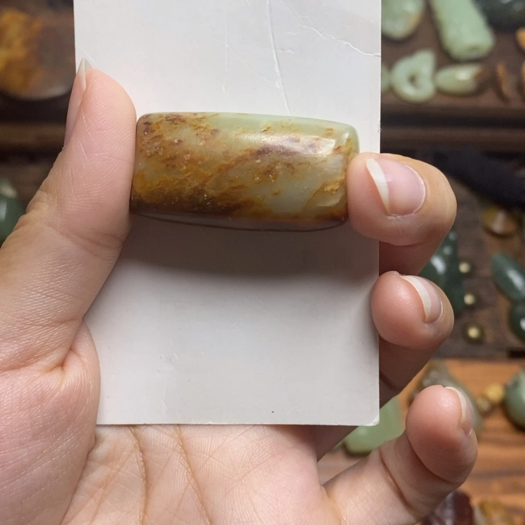 飞***。颈饰未镶嵌岫岩河磨玉（透闪石质玉）