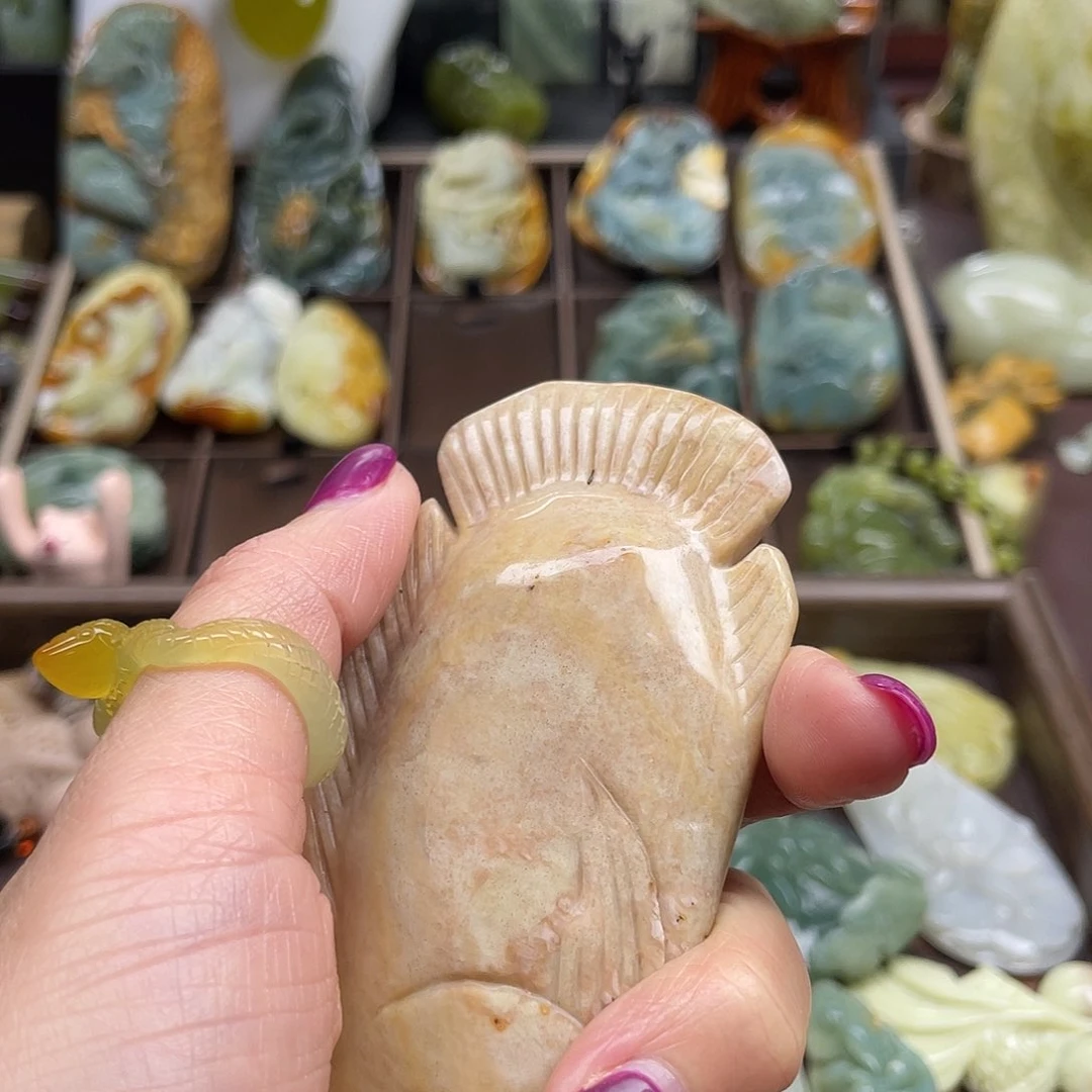 蛇纹石玉颈饰未镶嵌鹤**元花玉