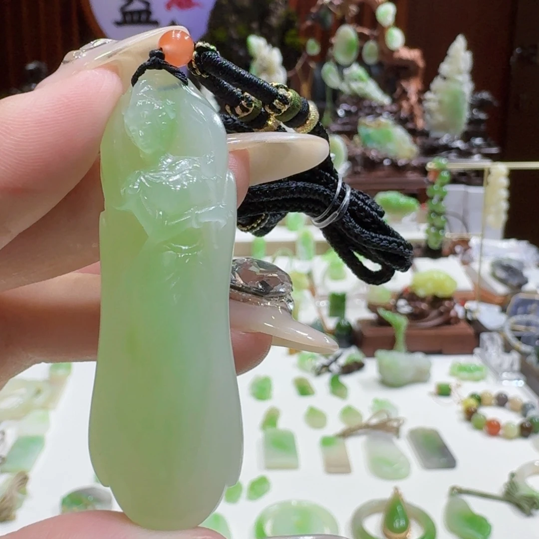 未镶嵌和田玉（翠青玉）挂件翠青虞美人