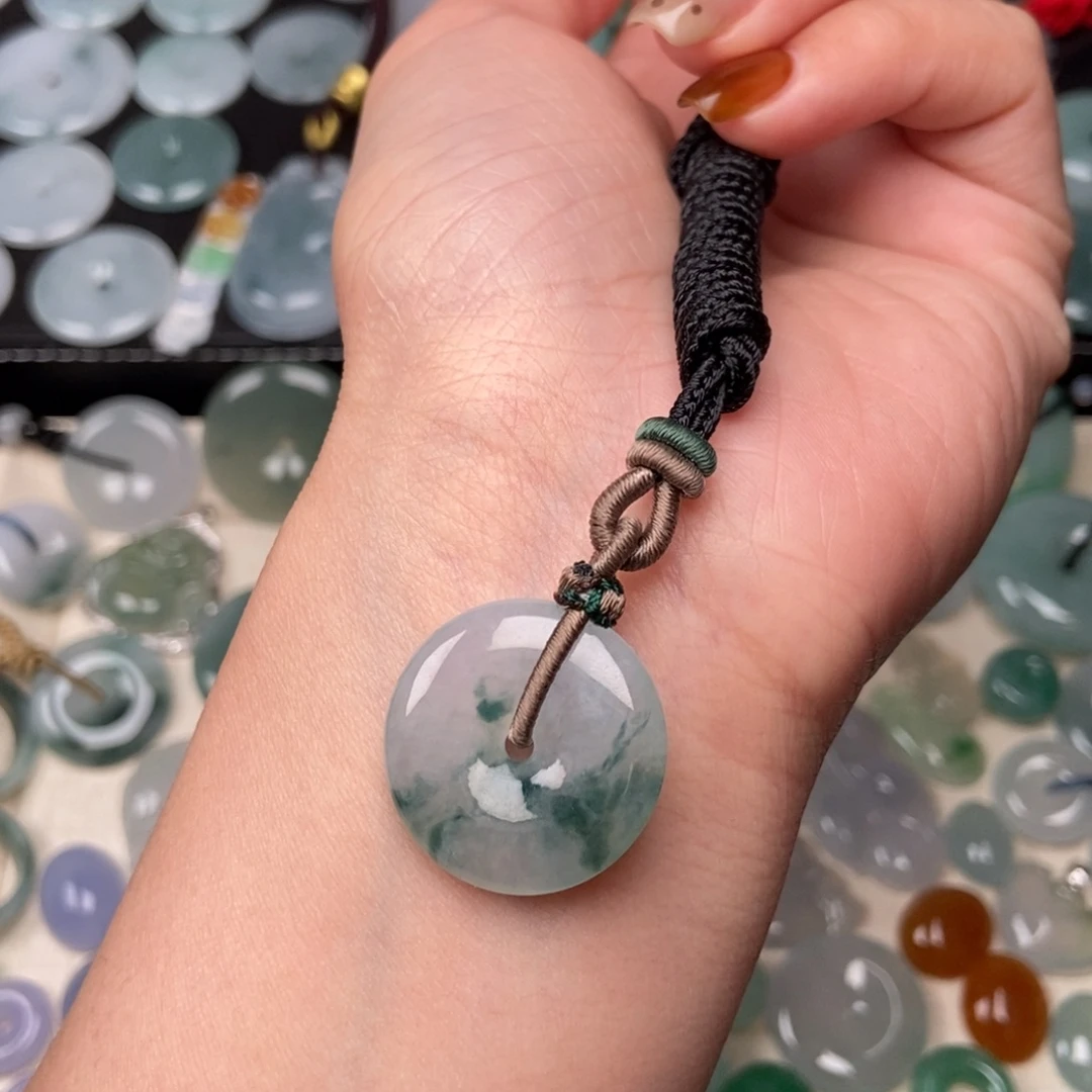 翡翠未镶嵌颈饰平安扣