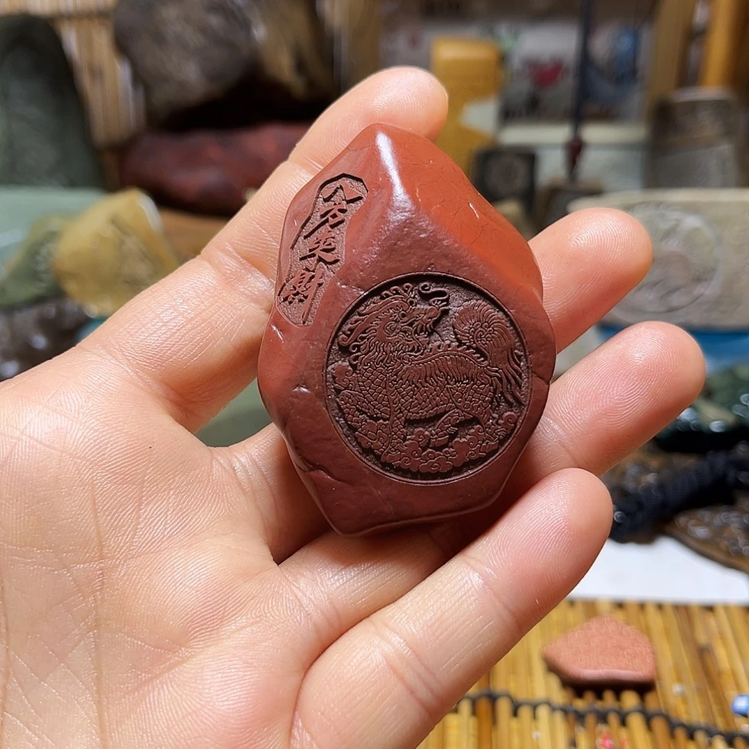 新疆原石雕刻手把件