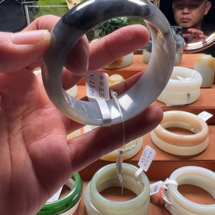 和田玉（糖玉）未镶嵌手镯