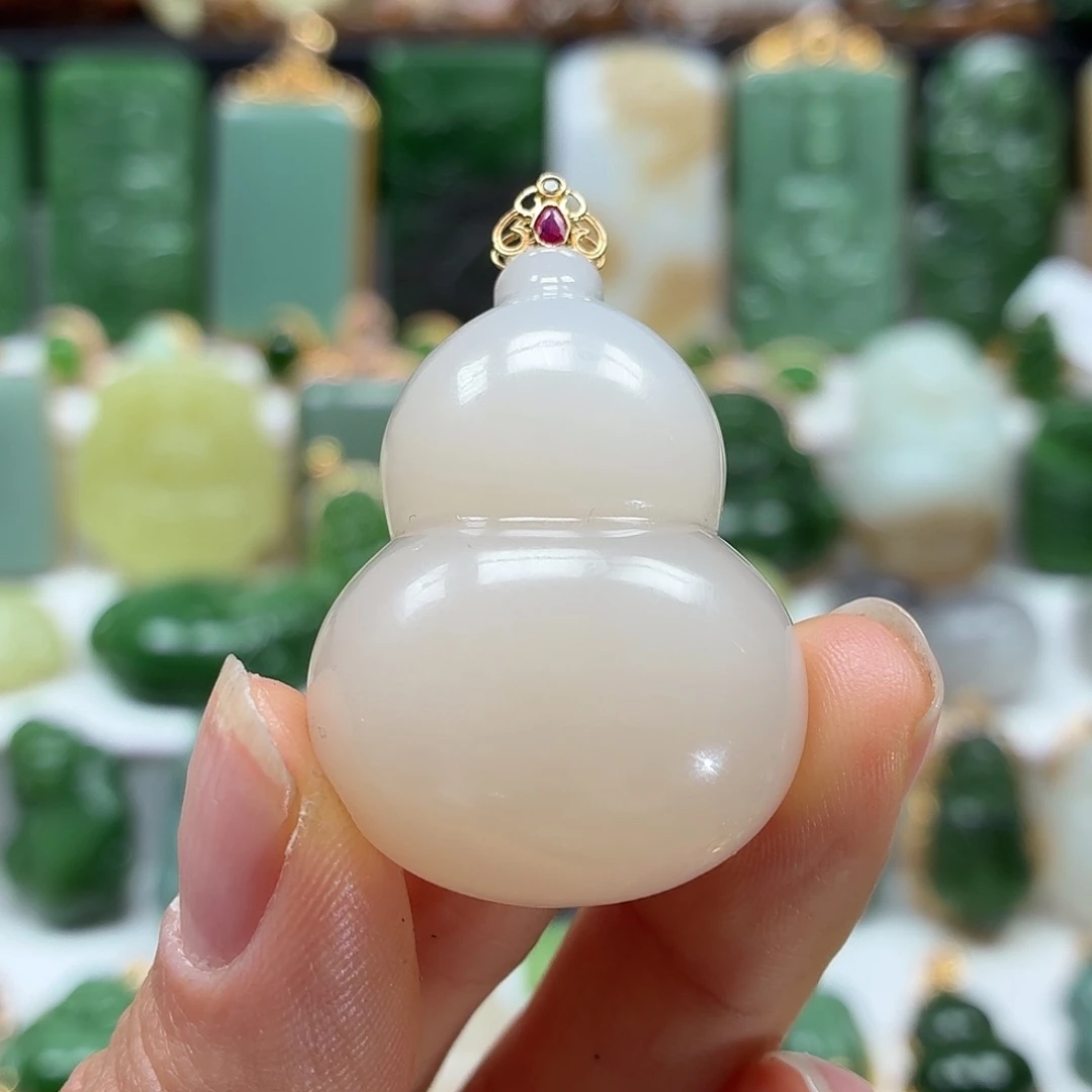 和田玉18K金镶嵌颈饰