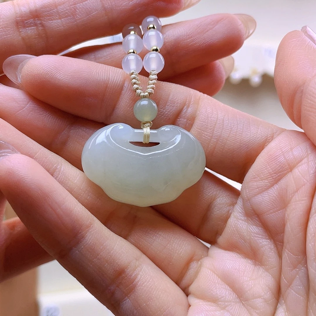 和田玉吊坠(赠链)未镶嵌柒****、