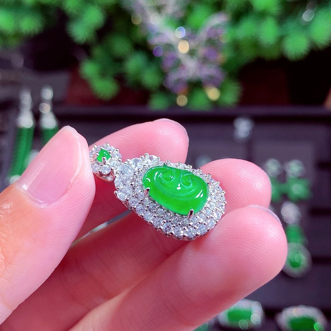 颈饰未镶嵌翡翠天然