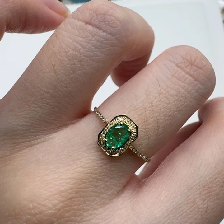 祖母绿戒指18K金镶嵌