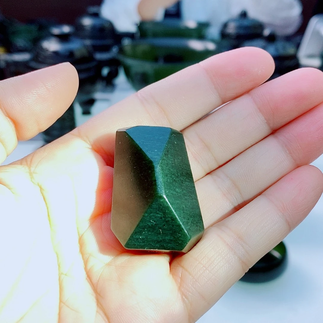 未镶嵌和田玉（青玉）摆件