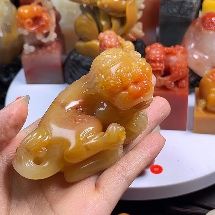 行****寿山石狮子手把件