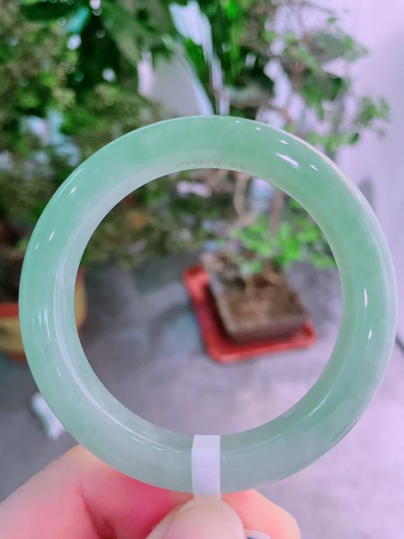 缅甸A货翡翠手镯编号044圈口55.5条宽10.5条厚9