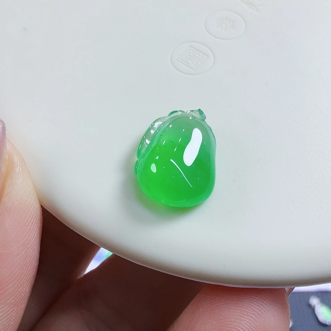 翡翠未镶嵌颈饰裸石