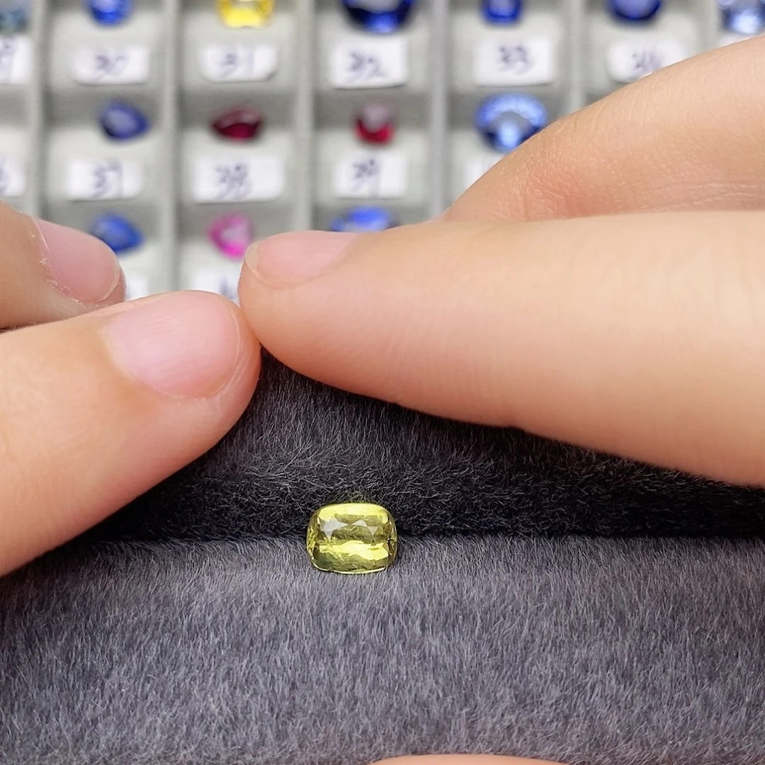 蓝宝石裸石未镶嵌黄蓝宝火彩好明亮1.08ct/365号