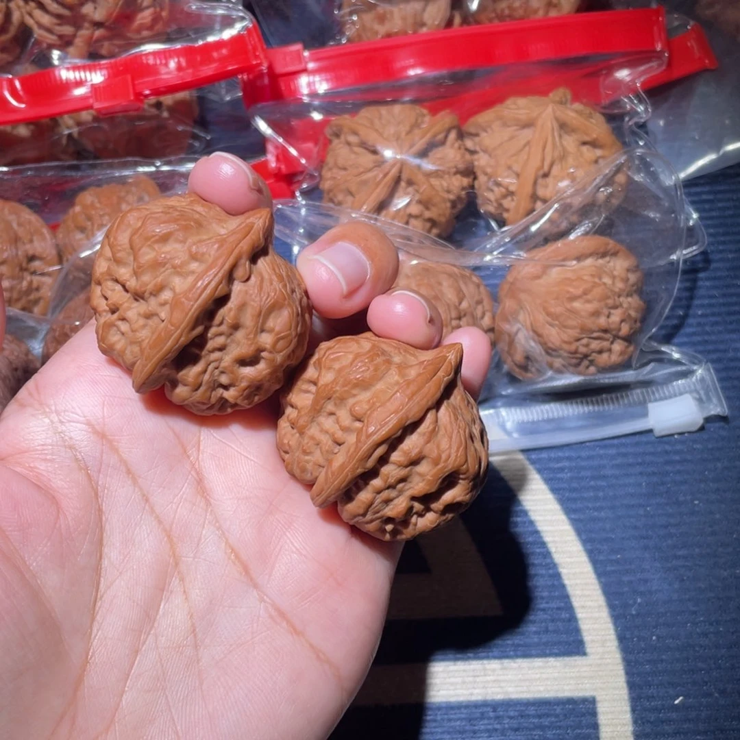 文玩核桃吊坠战马40+