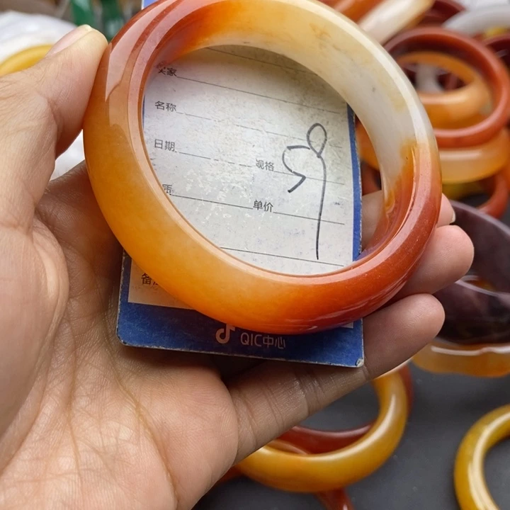 石英质玉未镶嵌手镯