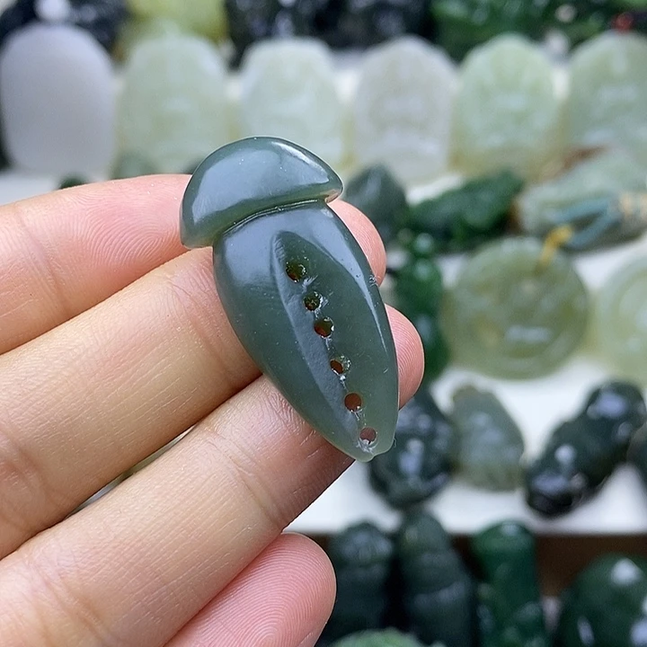 颈饰未镶嵌和田玉