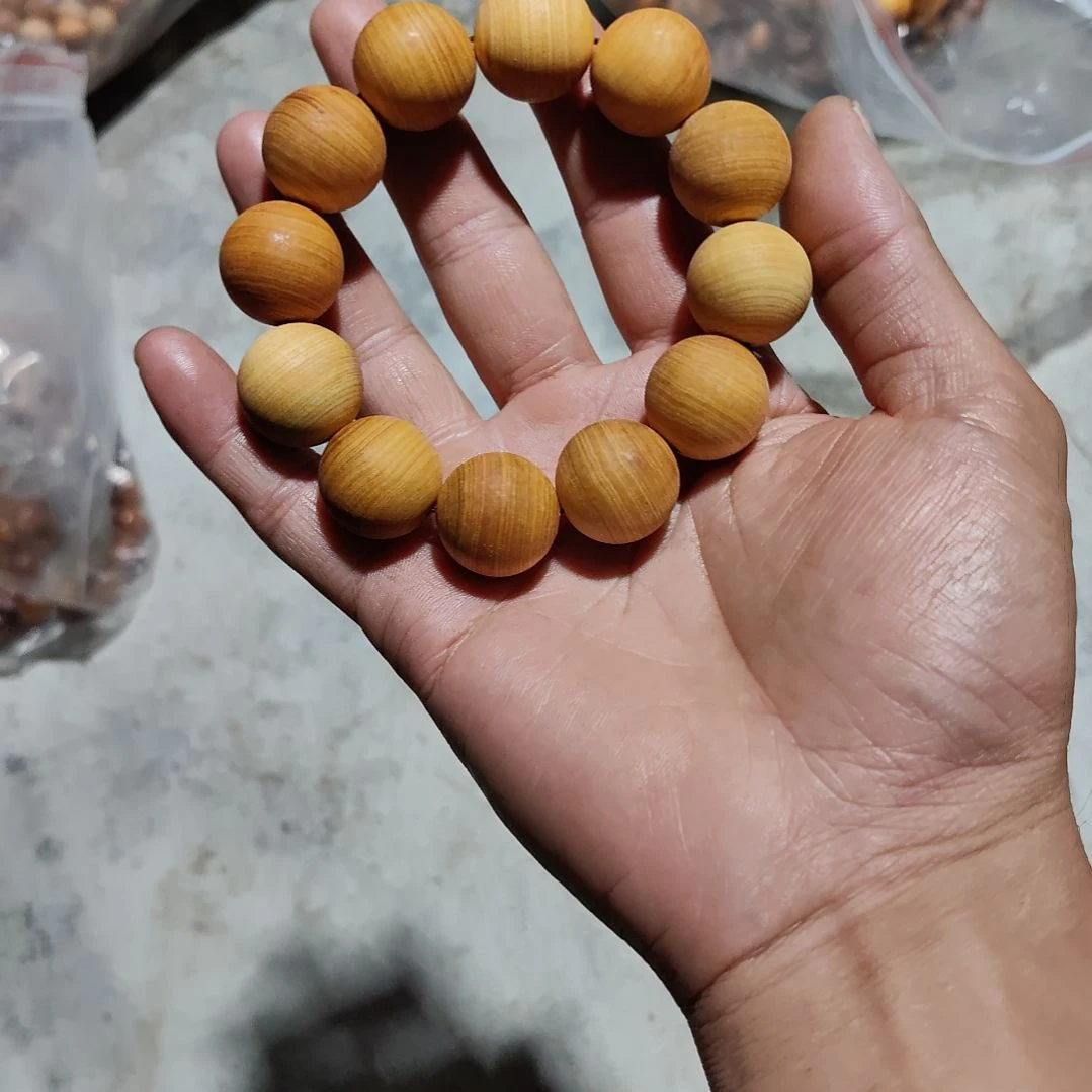 坚***后2.0毛珠子一个，太行崖柏