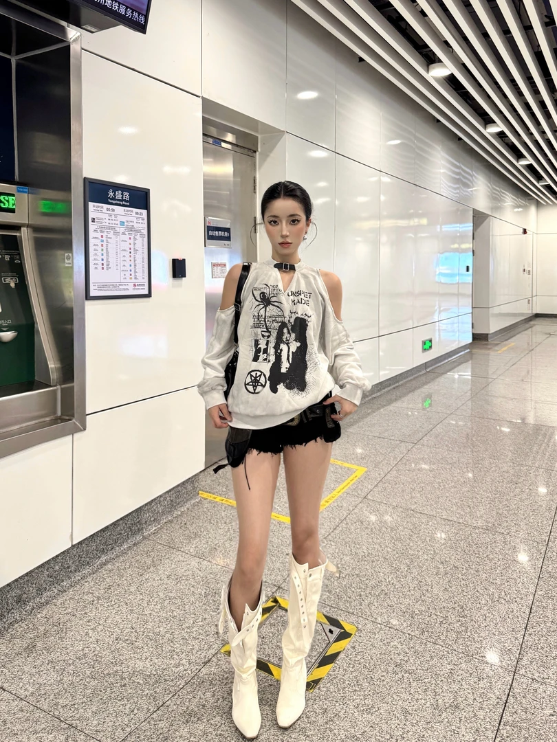 辣妹蜘蛛涂鸦露肩长袖卫衣女秋冬做旧设计感宽松显瘦上衣