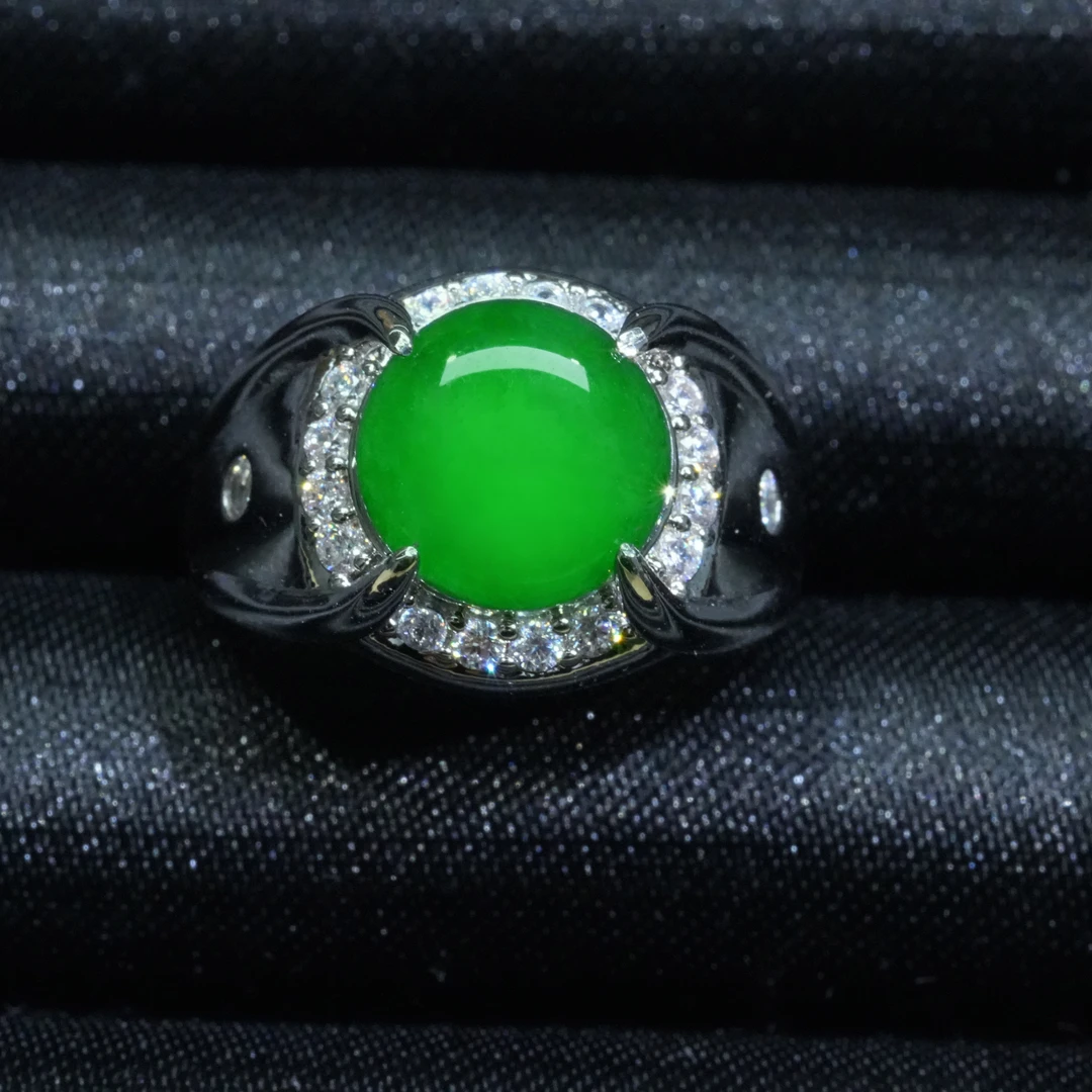 天然A货翡翠蛋面戒指男女可配戴气质时尚轻奢镶嵌优雅多样性发