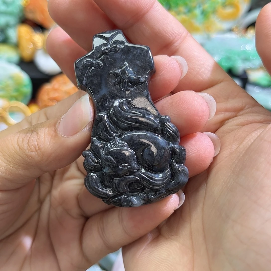 翡翠未镶嵌颈饰待编织