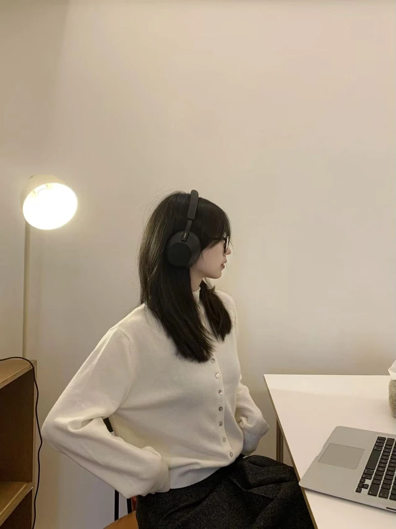 2025秋冬新款韩系白色圆领毛针织衫小香风针织衫高腰灰色半身裙