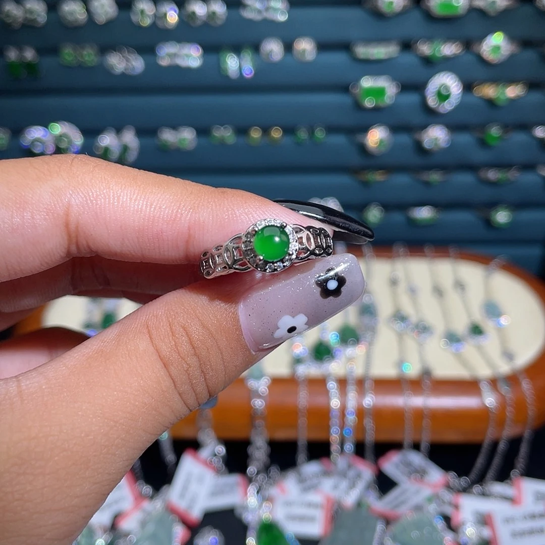 未镶嵌戒指翡翠戒指