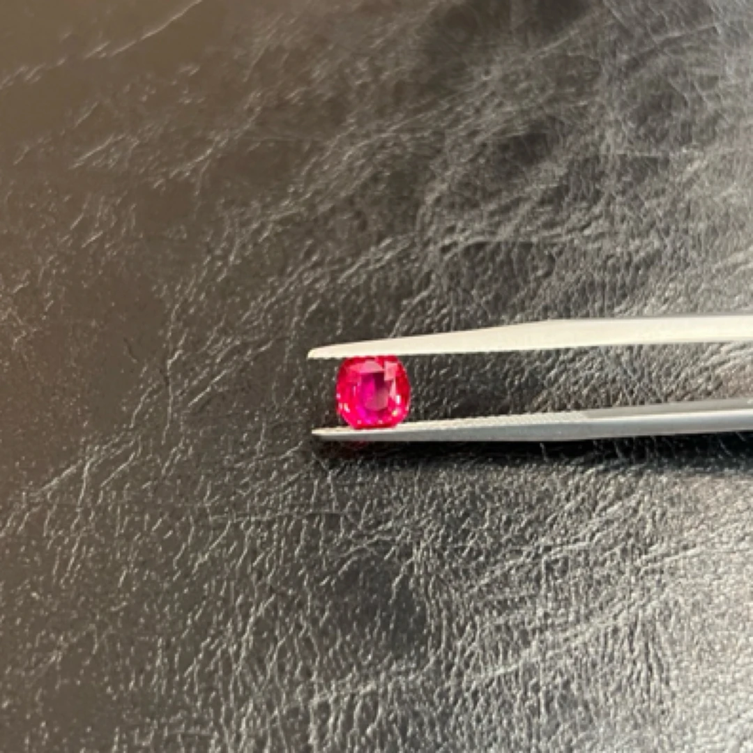 无烧主证鸽血红宝石 1克拉 GRS证书