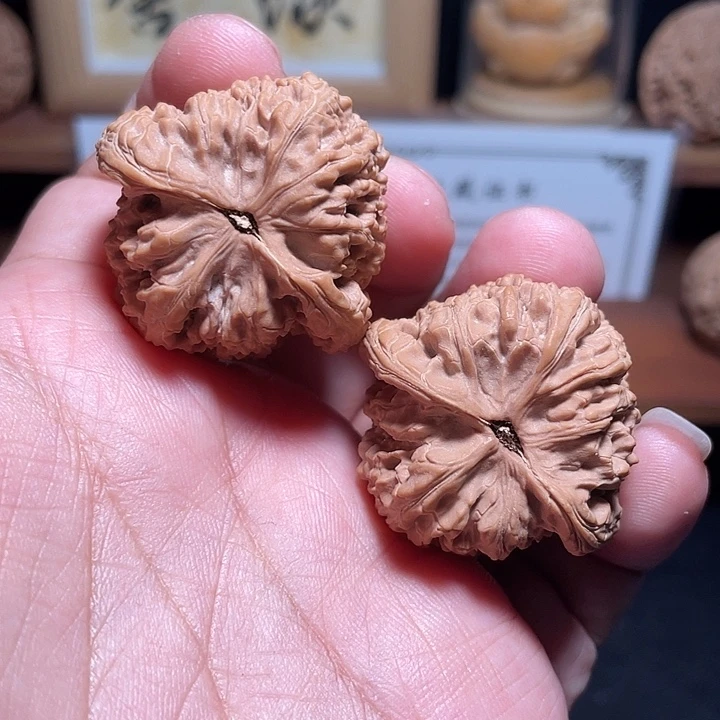 把件文玩核桃红宝石37+